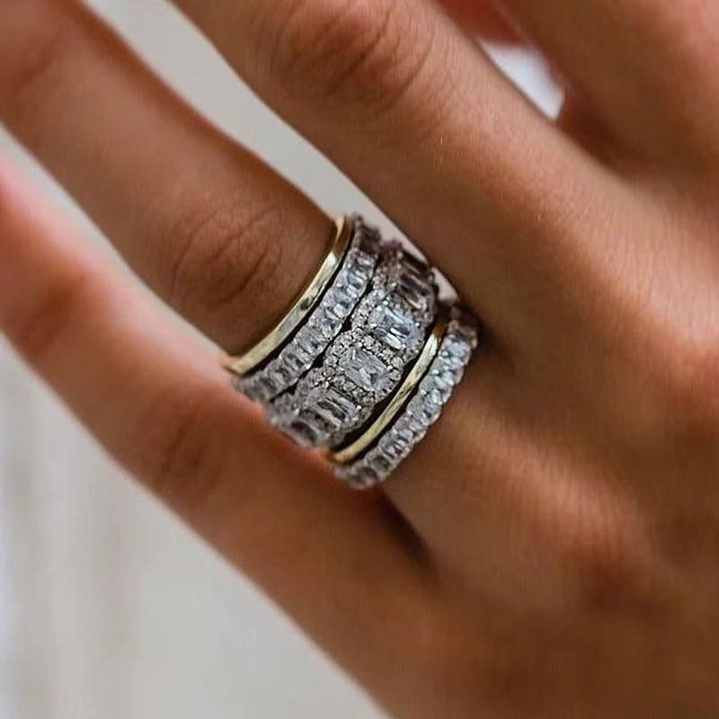 “Dazzling Layered Realm” 18K Gold Diamond Ring Set
