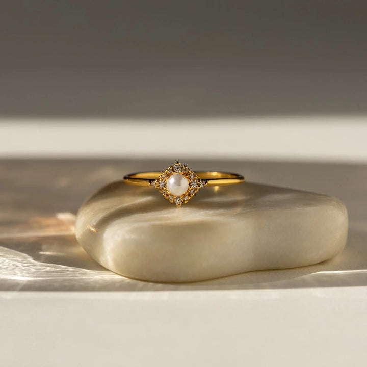 18K Gold / 18K White Gold Pearl Diamond Ring
