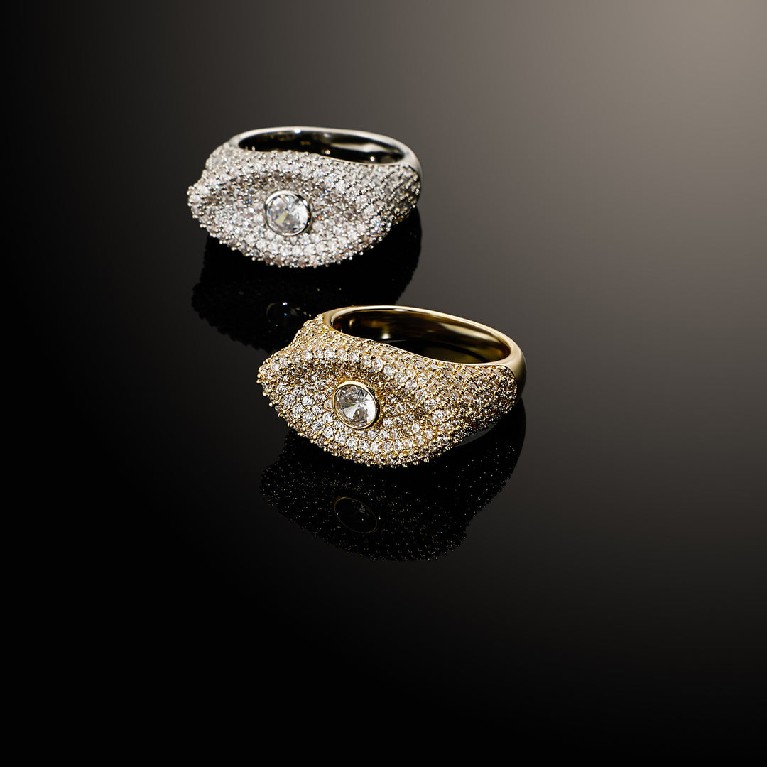 Luxurious Full-Diamond Central Stone Ring (Gold/Silver Version)