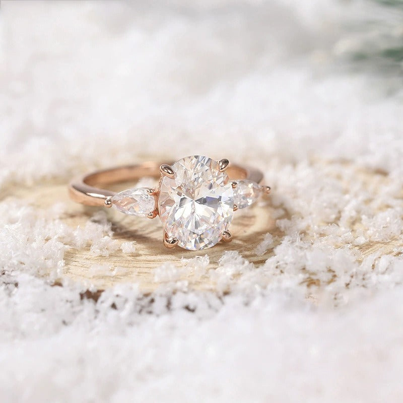 S925 Silver Oval Main Diamond Ring - Pear-Cut Accent Diamond Light Luxury Band