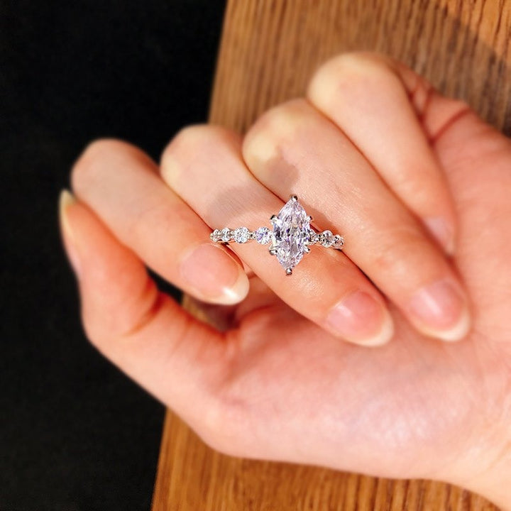 18K White Gold Marquise Main Diamond Ring - Baguette Accent Diamond Light Luxury Band