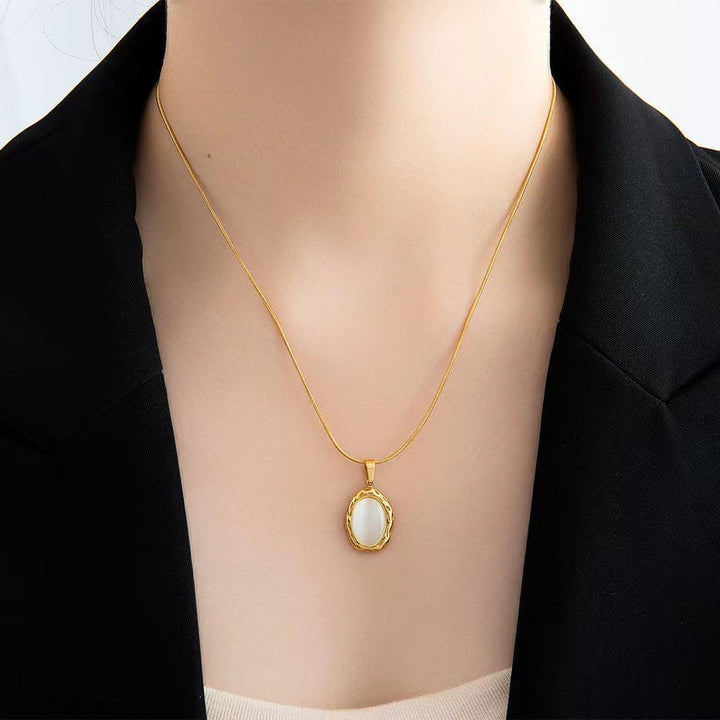 18K Gold Vintage Pattern Cat's Eye Pendant Necklace - Light Luxury Elegant Snake Chain Choker