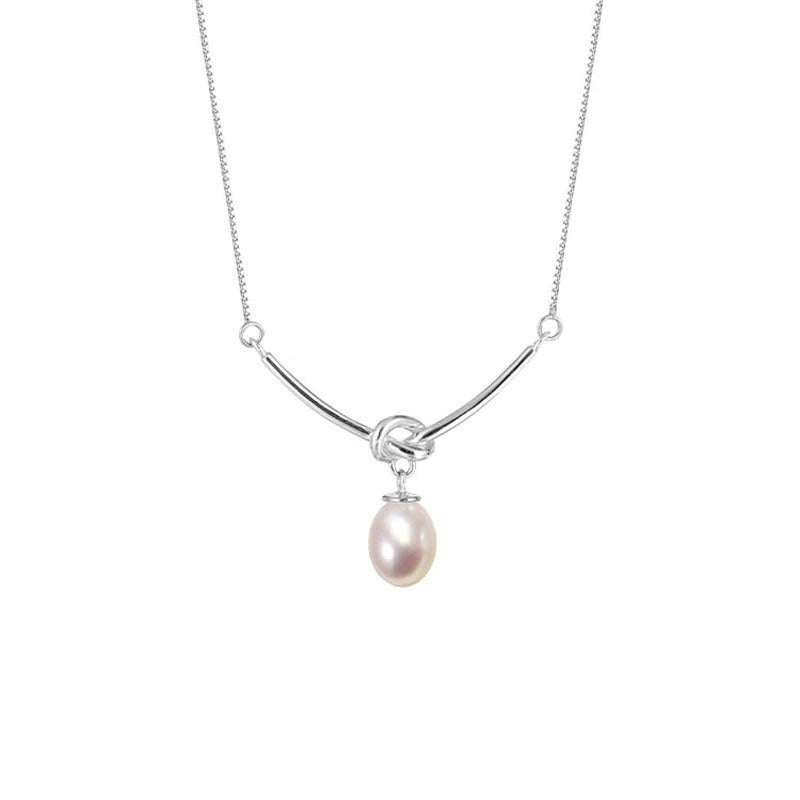 Modern Knot Pearl Necklace | Minimal Elegance at the Collarbone