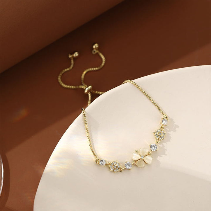 Four-Leaf Soft Glow Gold Chain Petal Diamond Bracelet