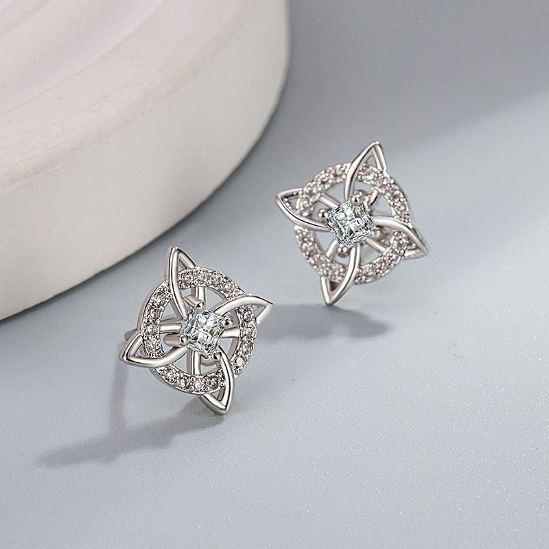Witch's Starburst Sterling Silver Diamond Celtic Knot Stud Earrings｜Mystic Guardian for Ear Elegance
