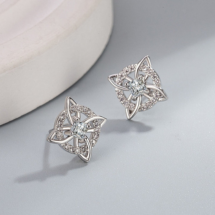 Witch's Starburst Sterling Silver Diamond Celtic Knot Stud Earrings｜Mystic Guardian for Ear Elegance