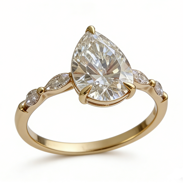 18K Gold Pear Three-Stone Ring - Lab-Grown Diamond Light Luxury Romantic Band