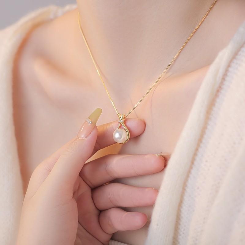 18K Gold Bowknot Pearl/Chalcedony Pendant Necklace - Light Luxury Niche Choker