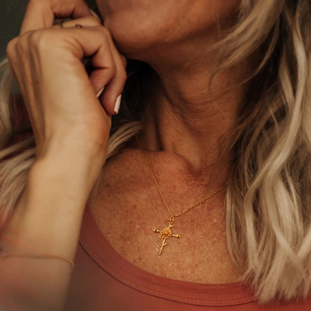 12-Month Birth Flower Cross Necklace 18K Gold-Plated Embossed Floral Pendant Light Luxury Memorial Choker