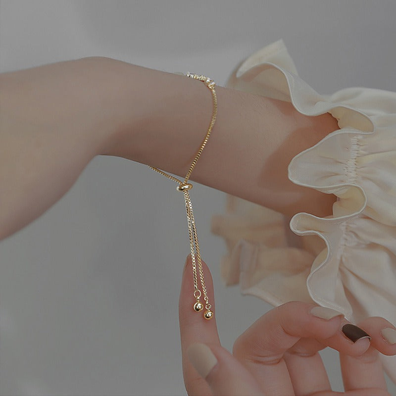 Four-Leaf Soft Glow Gold Chain Petal Diamond Bracelet