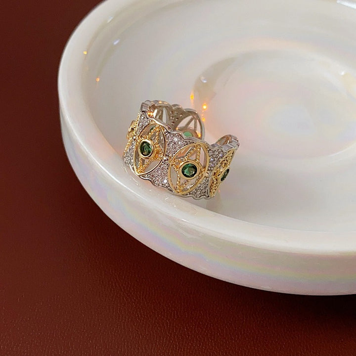 Starlight Enchantment 18K Gold Two-Tone Emerald Ring｜Vintage Hollowed Fingertip Luxury