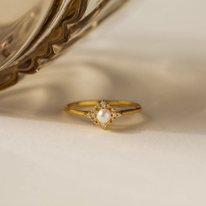 18K Gold / 18K White Gold Pearl Diamond Ring