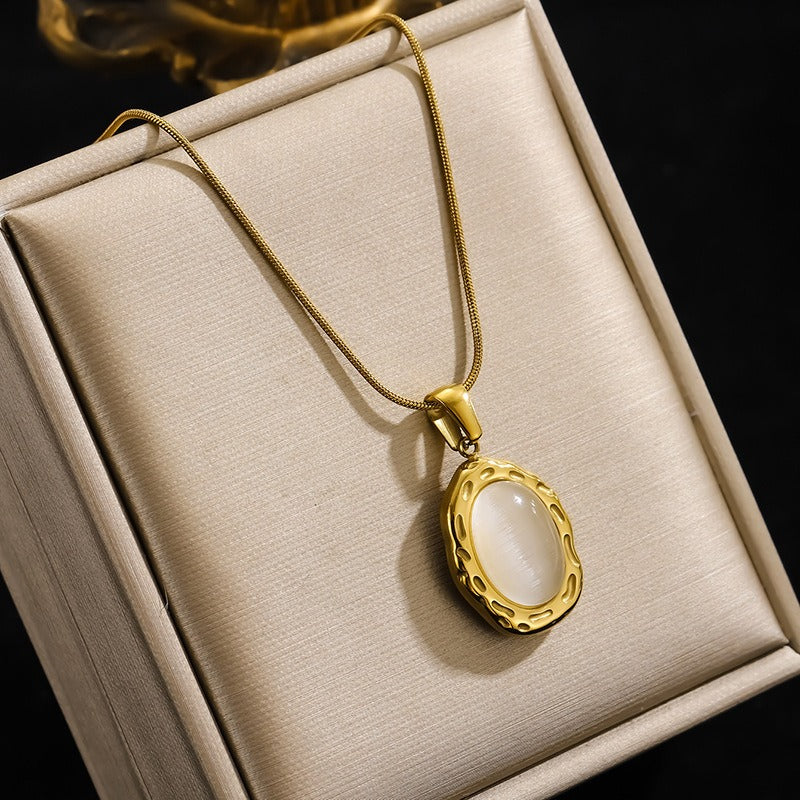 18K Gold Vintage Pattern Cat's Eye Pendant Necklace - Light Luxury Elegant Snake Chain Choker