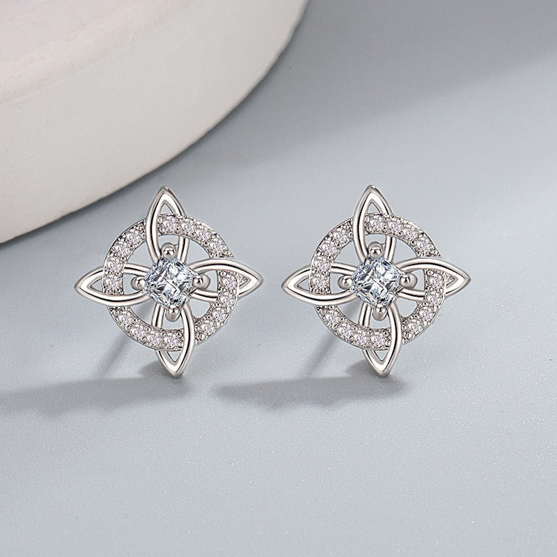 Witch's Starburst Sterling Silver Diamond Celtic Knot Stud Earrings｜Mystic Guardian for Ear Elegance
