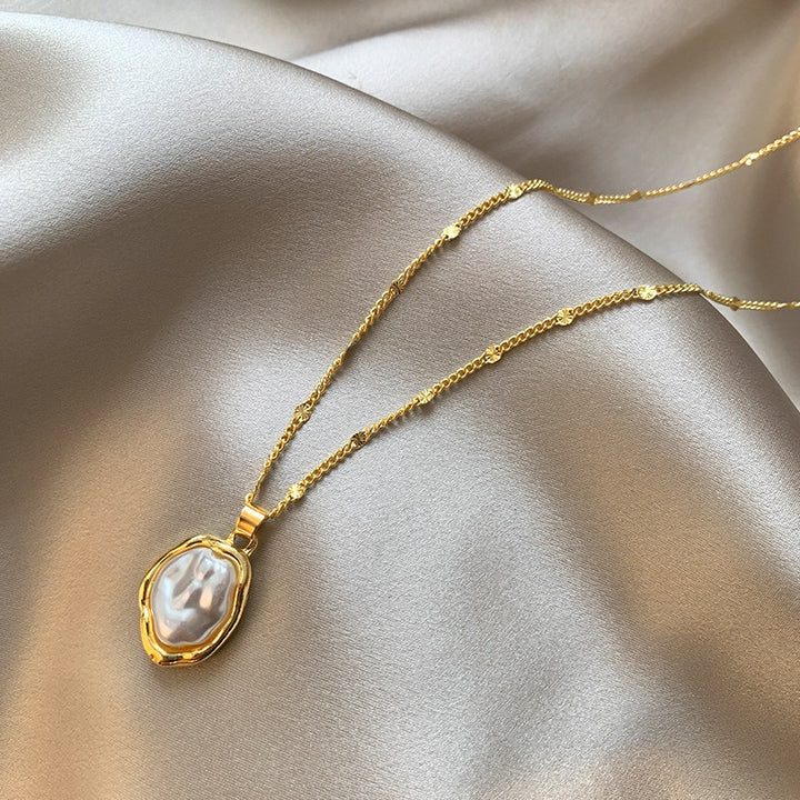 18K Gold Baroque Pearl/Cat's Eye Pendant Necklace - Light Luxury Vintage Choker