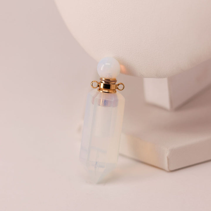 Multi-Color Natural Crystal Perfume Bottle Pendant - Openable Essential Oil Bottle Necklace, Spiritual Energy Fashion Accessory