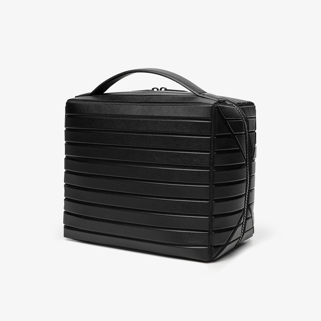 Minimal Textured Makeup Bag｜Spacious & Structured Cosmetic Organizer for Daily & Travel Use