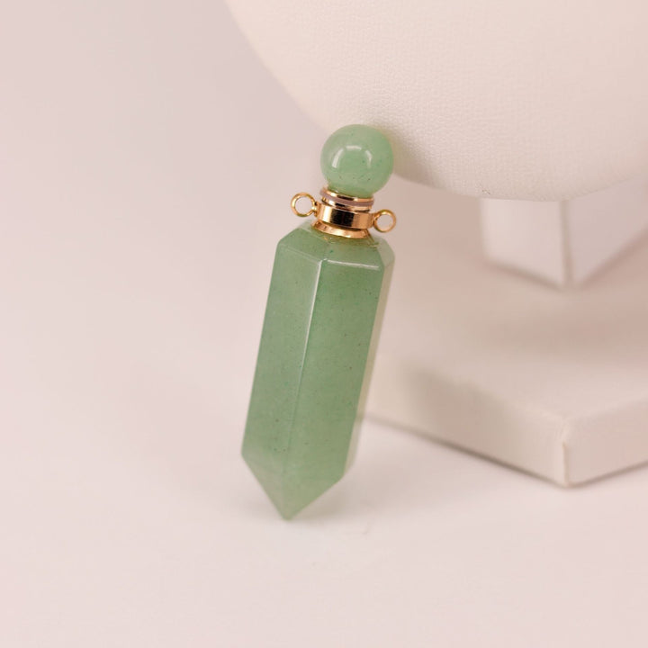 Multi-Color Natural Crystal Perfume Bottle Pendant - Openable Essential Oil Bottle Necklace, Spiritual Energy Fashion Accessory