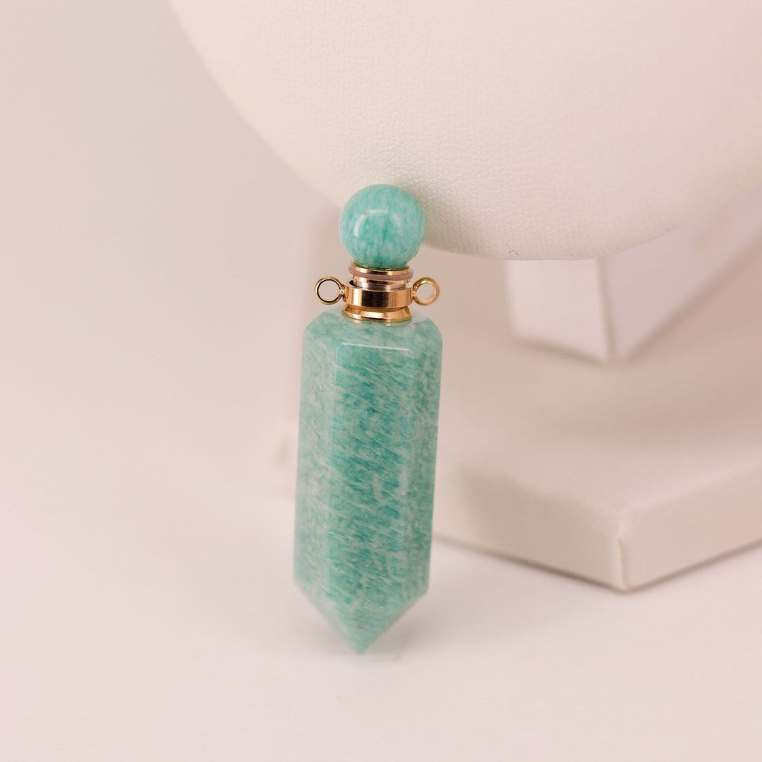 Multi-Color Natural Crystal Perfume Bottle Pendant - Openable Essential Oil Bottle Necklace, Spiritual Energy Fashion Accessory